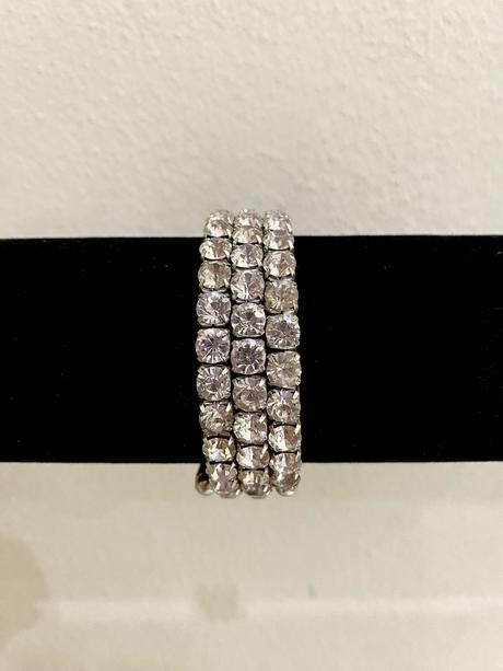 Dámsky náramok s kamienkami, 