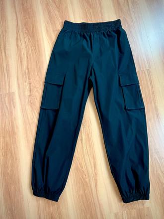 Čierne nohavice s vreckami, s