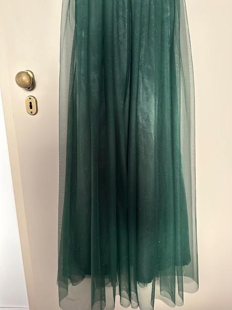 Trblietave šaty aj motýlik, 