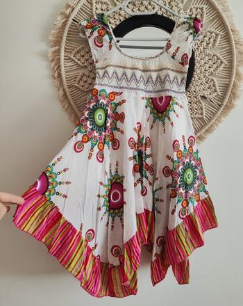 Asymetrické šatky, 116