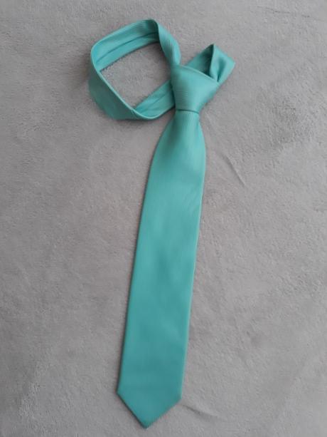 Spoločenské šaty plus kravata vo farbe, 38