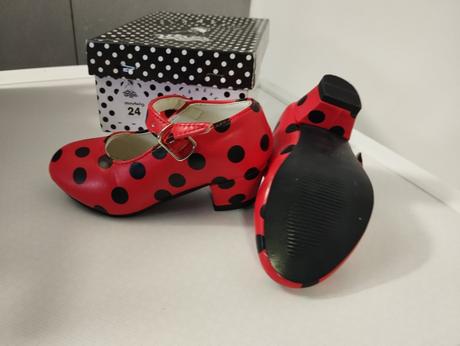 Nové sandálky bodkované, 24