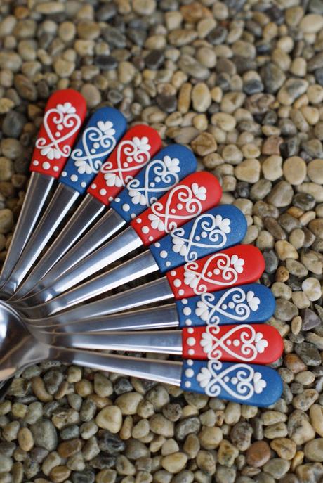 Kávové lyžičky s folklórnym motívom, 
