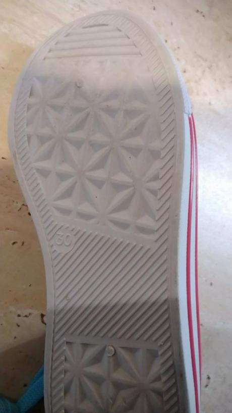 Hello kitty tenisky č. 30, 30