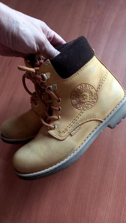 Značkové topánky, 32