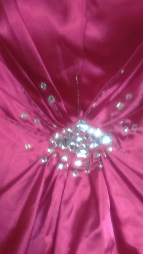 Cyklaménové spoločenské šaty, 36