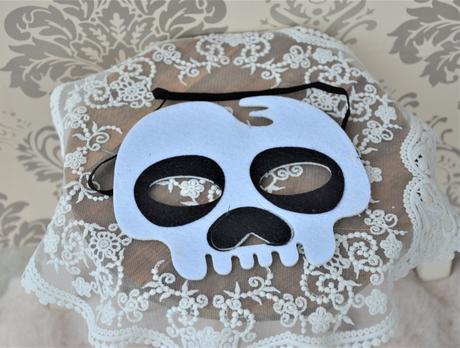 Škraboška na tvár-smrtka, 