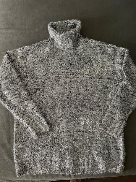 Krásny svetrík žiarivej farby, reserved,m