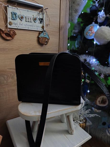 Dámska čierna kabelka, 