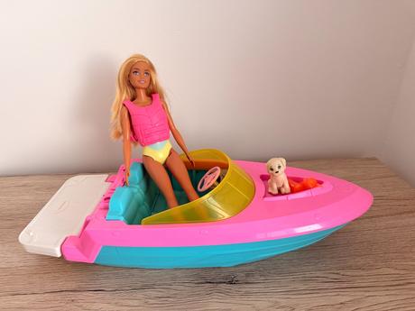 Barbie komplet sada ružový motorový čln s bábiko, 