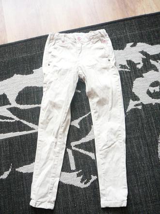 Dievcenske nohavice, 134