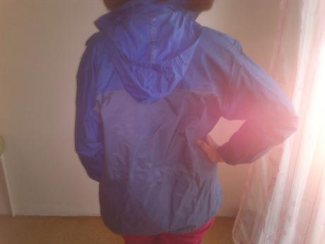 Nepremokava vetrovka, l