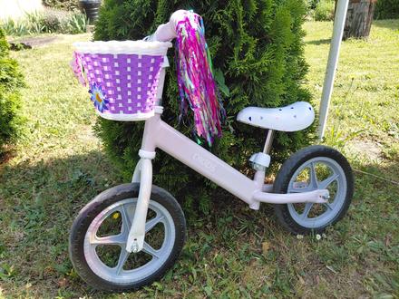 Krásne odrážadlo qkids nepoužívané, 