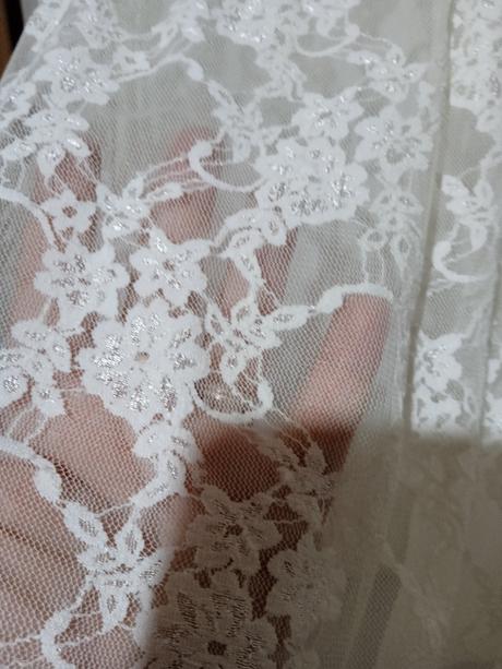 Čipkované šaty, m