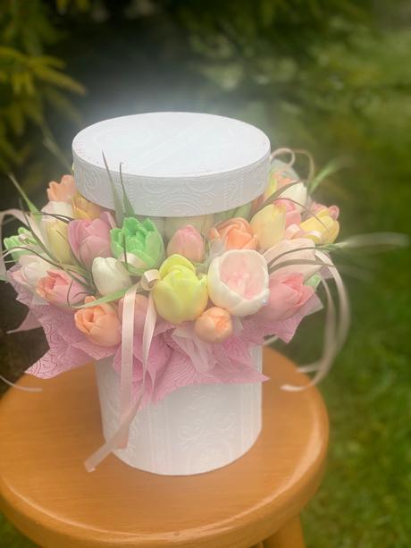 Veľká mydlova kytica v boxe, 