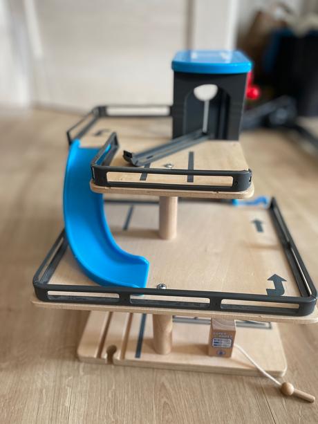 Poschodová garáž, 