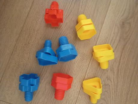 Hračka skrutky a matice, 