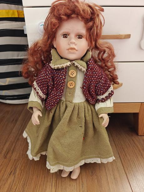 Porcelanová bábika,