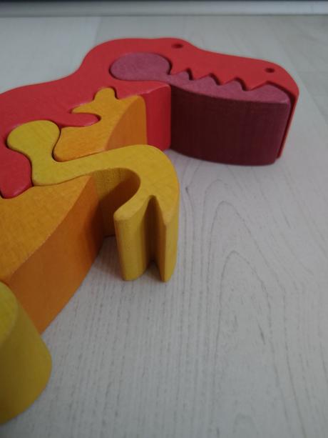 Drevený puzzle dinosaurus, 