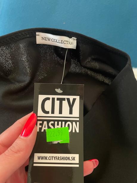 Nove saty s visackou, 