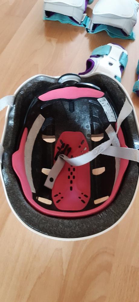 Kolieskové korčule + chrániče, zealot,40