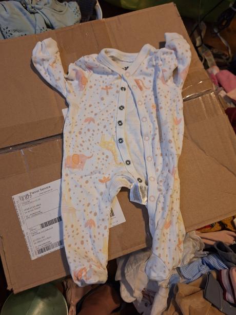 Pyžamá cena za balik, 56