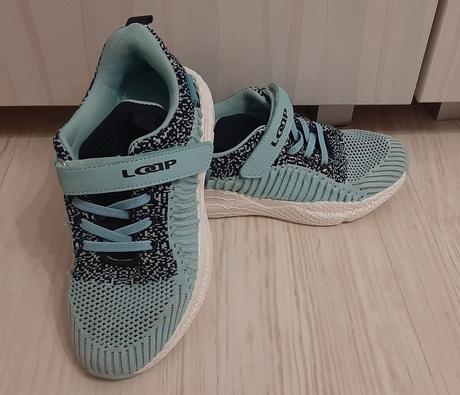 Malo nosene tenisky aj do školy, 34