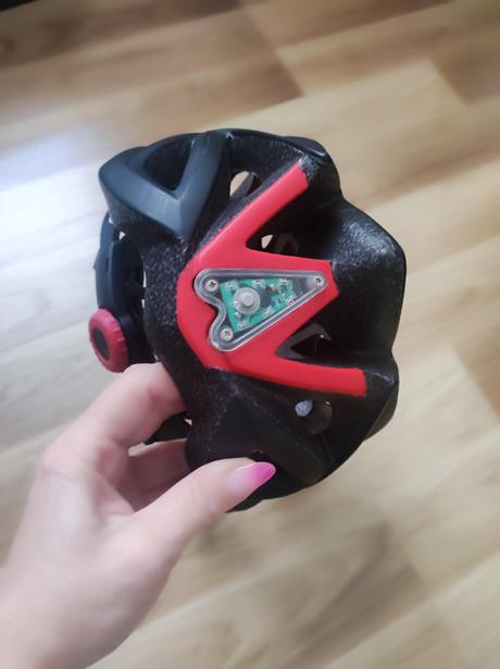 Prilba na bicykel, s