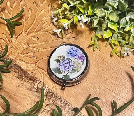 Liekovka s dekoratívnym motívom kvetín hortenzií, 