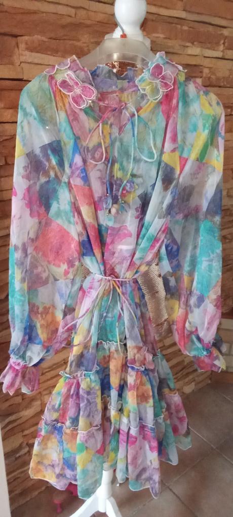 Luxusné farebné saty, 