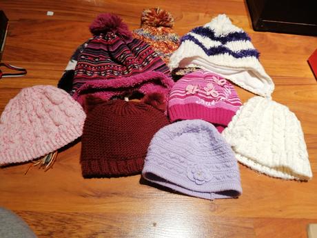 Balík čiapok 9 ks, veľkost 53 už aj s postou, 56