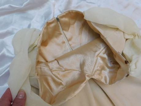 Velmi pekne spoločenske saty, 34