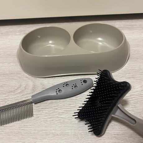 Dvojmiska + kefa + hrebeň,