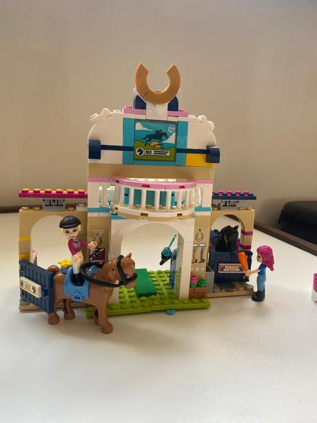 Lego stajna, 