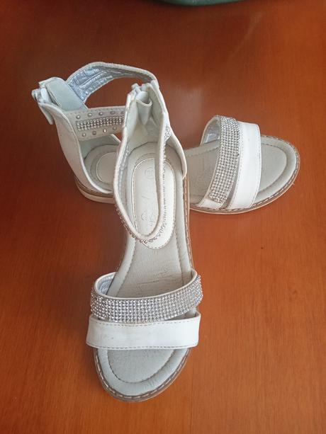 Rozprávkové sandálky., 30