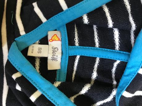 Mikina s piskajucim mackom, 86