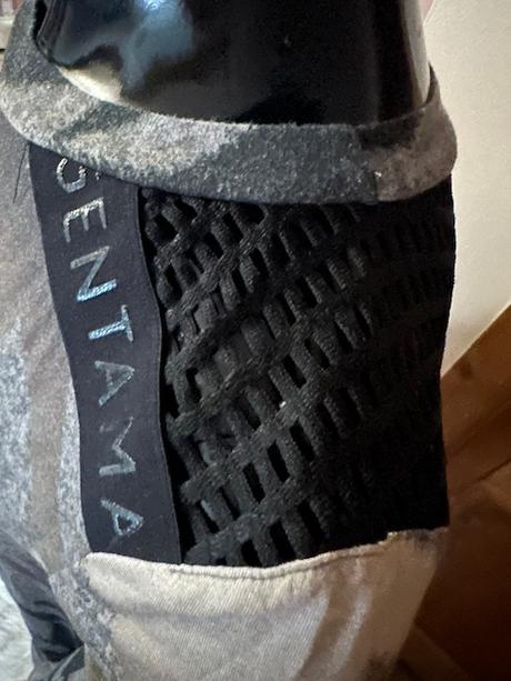 Pekné vzorované šaty s vreckami zn. magenta, l / m