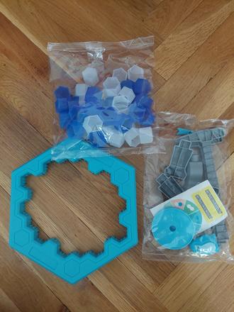 Hra tucniak na ladovci, 