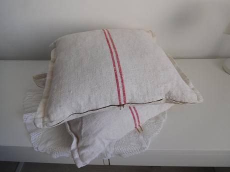 Vankúše menšie , vačšie, podlhovasté,, 