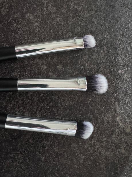 Štetce na očné tiene,