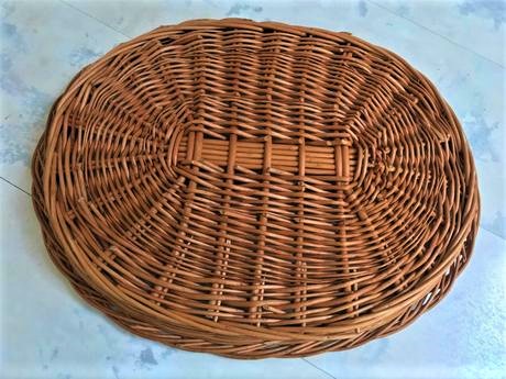 Chlebník/podnos z ratanu,