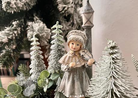 Vianočný aranzman ,,dievčatko s lampou,,,