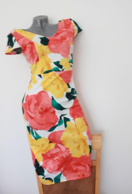 Kvetovane puzdrovane saty, dorothy perkins,s