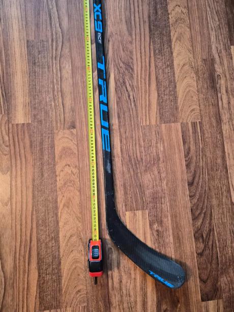 Hokejka true xcore xc9 acf grip junior,