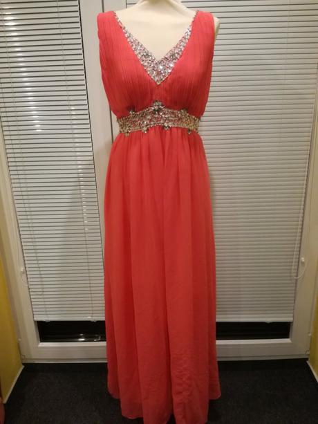 Krásne spoločenské dlhé šaty, 38