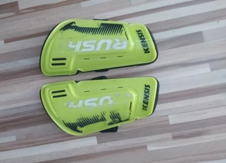 Tenisky + chranice, 31