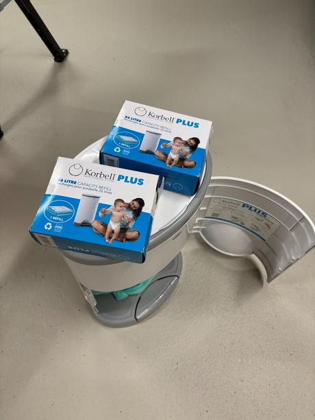 Korbell zamykatelny, bezdotykovy kos na plienky, 