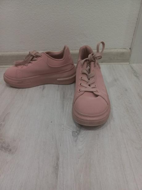 Dievčenské tenisky, 33