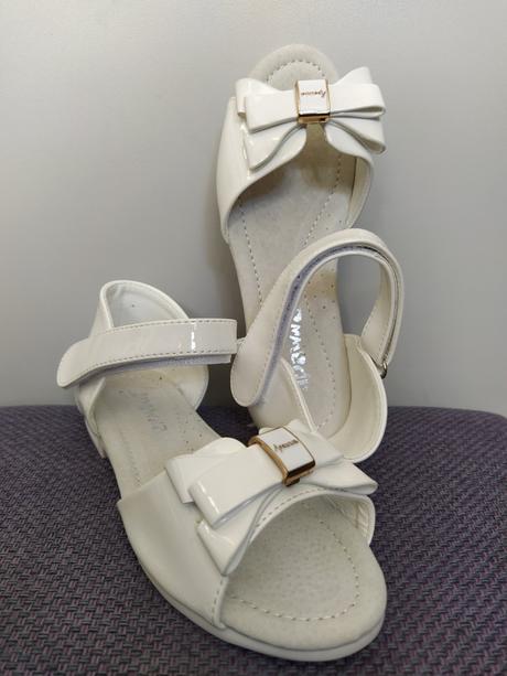 Sandálky, 32