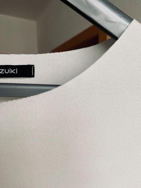 Biele upletove saty, s